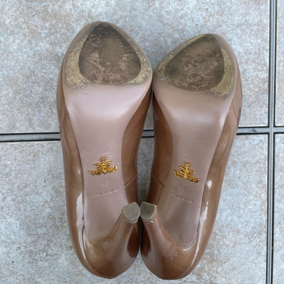 Prada
Camel Gold Patent Leather Pumps - Picture 13 of 16